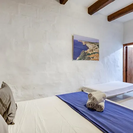 Charming 4br House Of Character With Private Pool By 360 Estates Naxxar