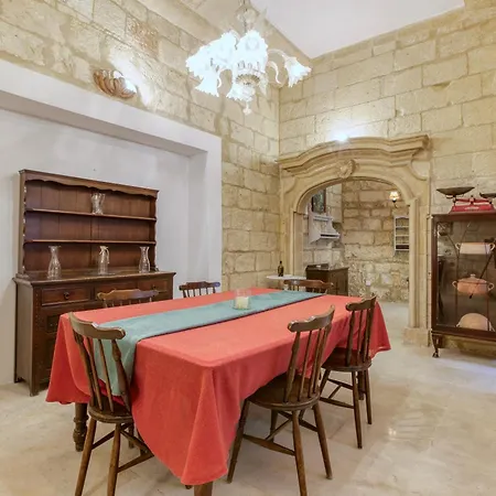 Charming 4br House Of Character With Private Pool By 360 Estates * Naxxar