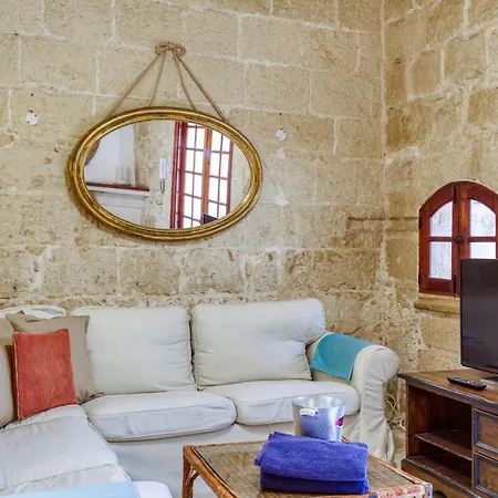 Charming 4br House Of Character With Private Pool By 360 Estates Naxxar