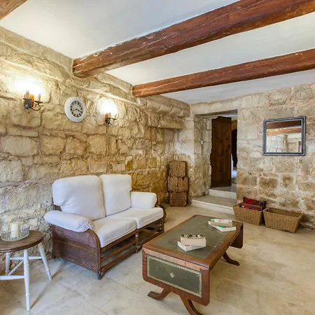 Ferienhaus Charming 4br House Of Character With Private Pool By 360 Estates Naxxar