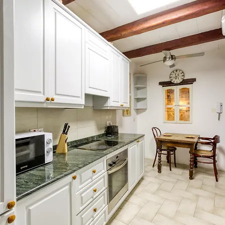 Charming 4br House Of Character With Private Pool By 360 Estates